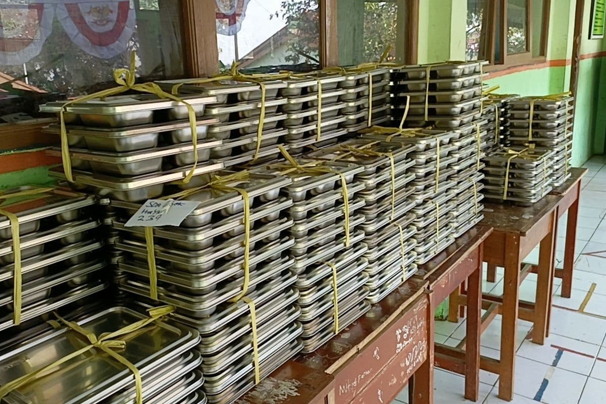 Dapur MBG di Palembang Ditutup Sementara Setelah Sajikan Ayam Tak Layak Konsumsi